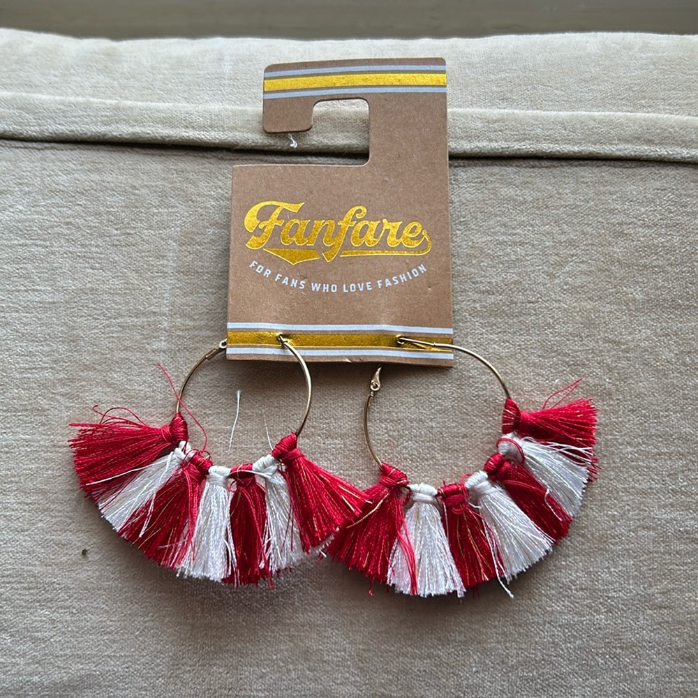 Fanfare Fashion hop with tassel earring new